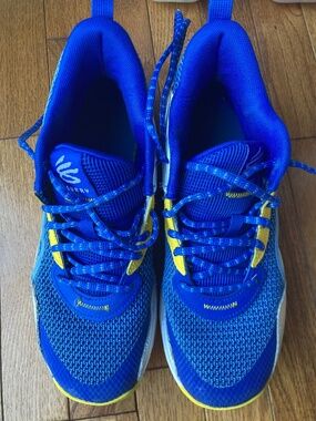 Steph Curry Boys Basketball Shoes size 7
